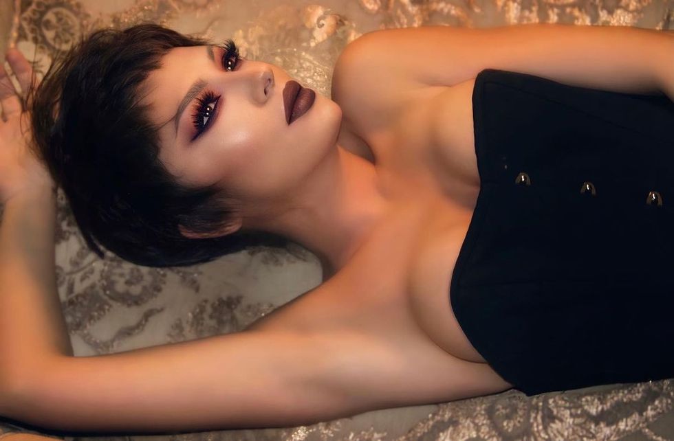 adelinaofficiel 1588607732697210380597945602995595989680970n