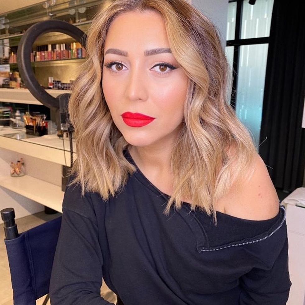 adelinathaci 1320913804677978046199791009777266495675598n