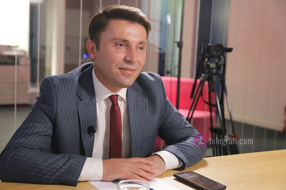 Adnan Rrustemi Interviste foto Ridvan Slivova 2