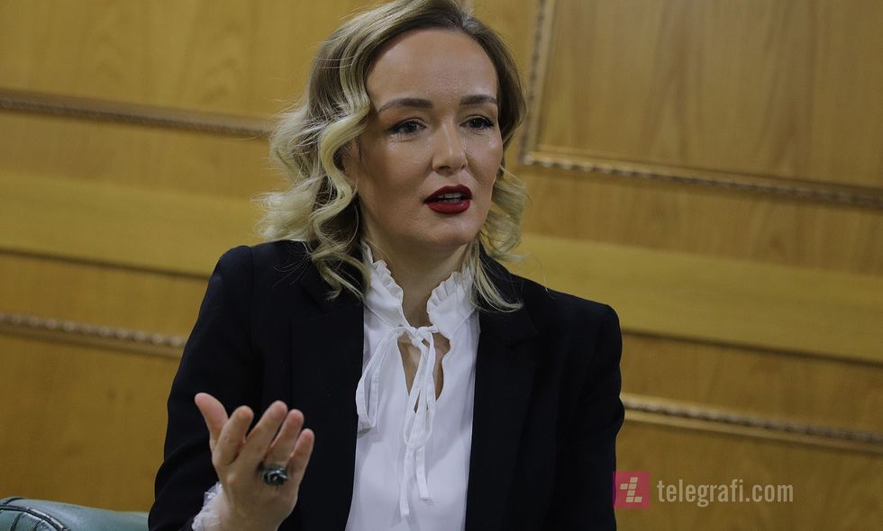 Adriana Matoshi interviste foto Ridvan Slivova 003 e1619076255925