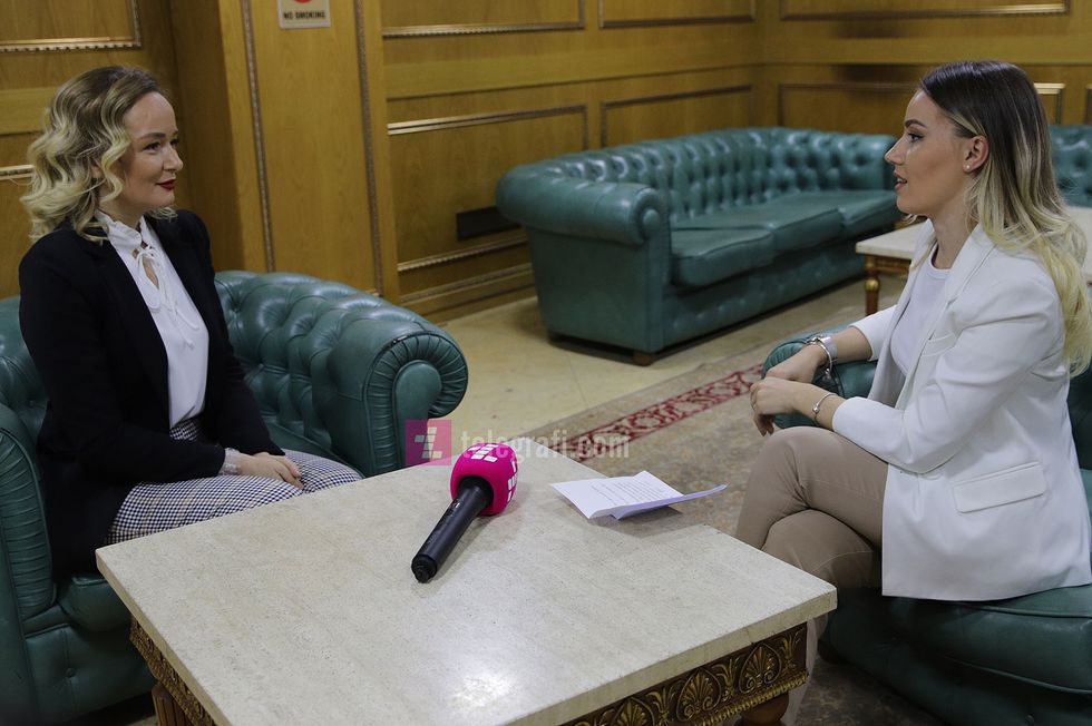 Adriana Matoshi interviste foto Ridvan Slivova 007