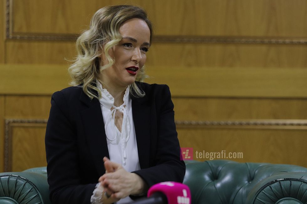 Adriana Matoshi interviste foto Ridvan Slivova 016