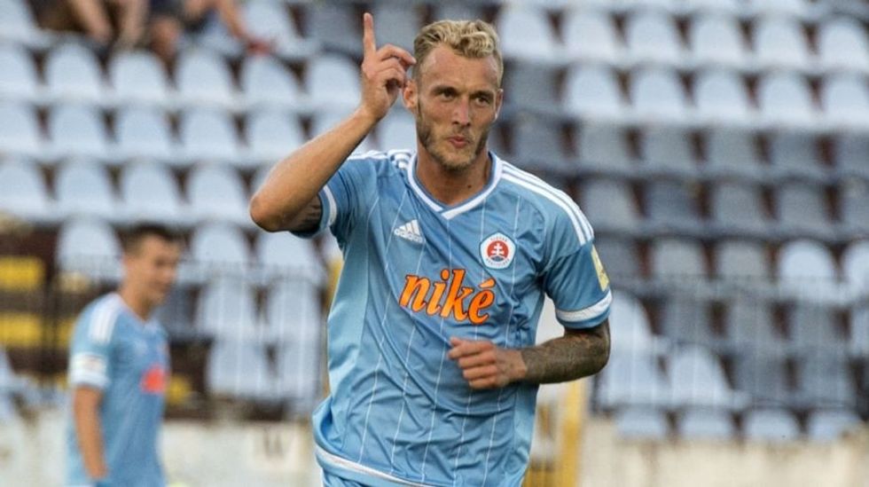 AeoEzz21QF2ML7yi7M9GxA.1280 Joeri de Kamps v drese K Slovan Bratislava