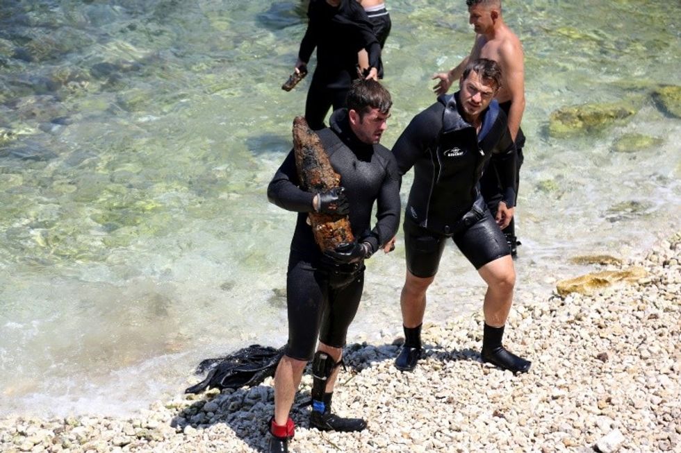 AFP1871873588728730436675072738791270984018 3