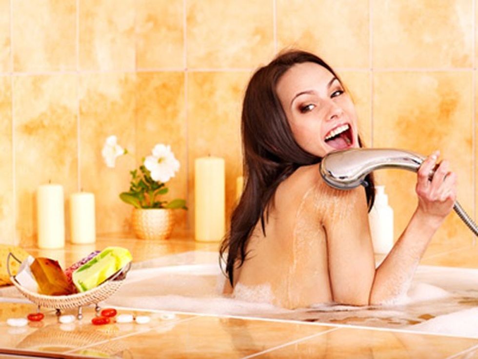 african_woman_taking_bath_bld059379