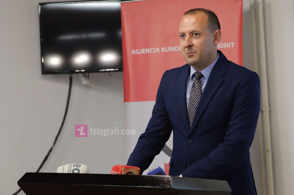 Agjencia Kunder Korrupsionit AKK hedhja e shortit per perzgjedhjen e 20 perqind te zyrtareve Yll Buleshkaj foto Ridvan Slivova 12