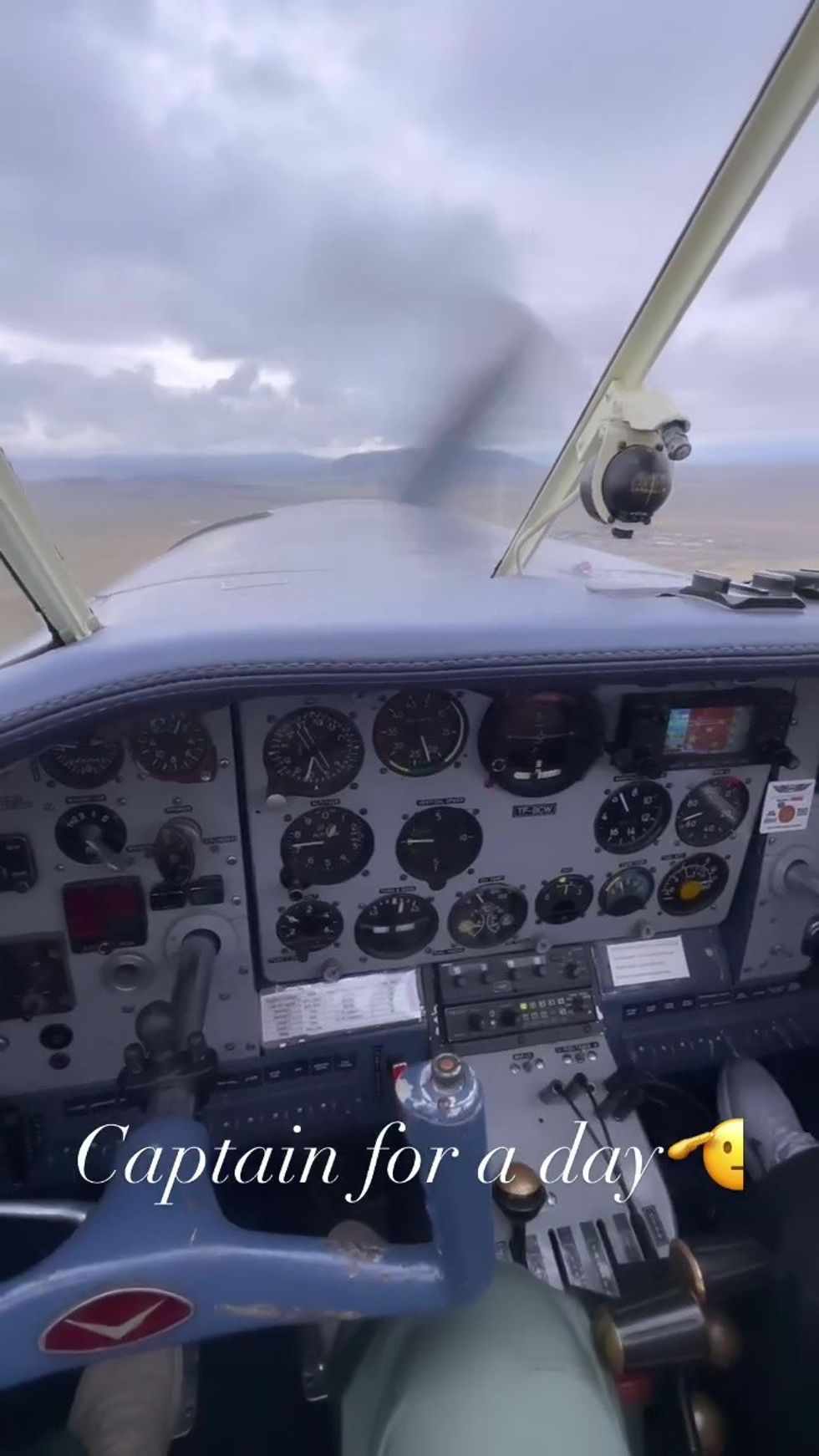 Ai ka shpërndarë një video nga kabina e një avioni