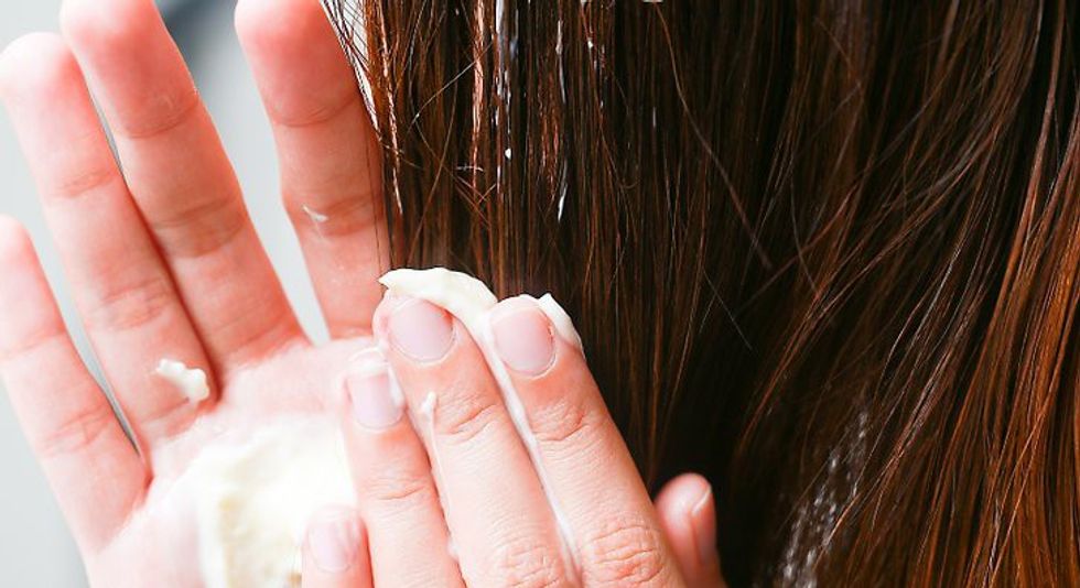 aid1059575 v4 728px Use Mayonnaise as a Hair Conditioner Step 5 Version 2