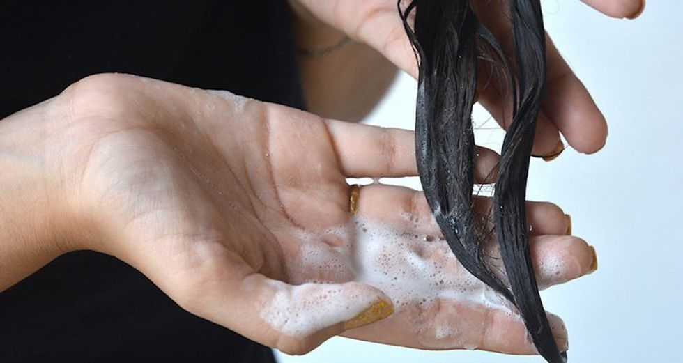 aid127845 v4 728px Make Your Hair Less Oily Step 1 Version 7