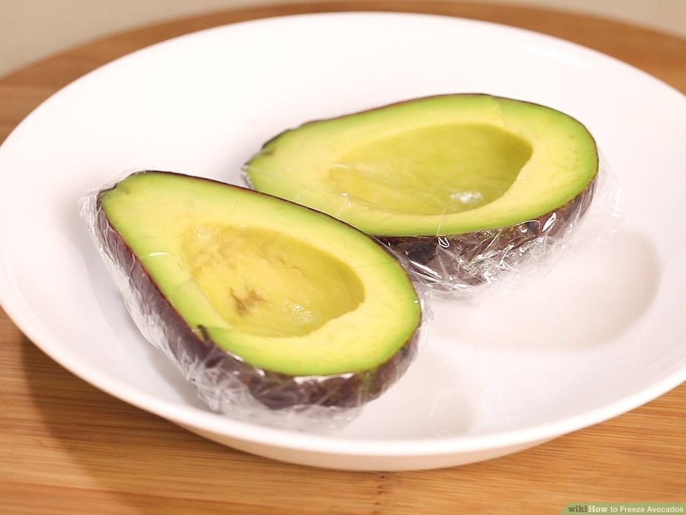 aid1914590 v4 1200px Freeze Avocados Step 11