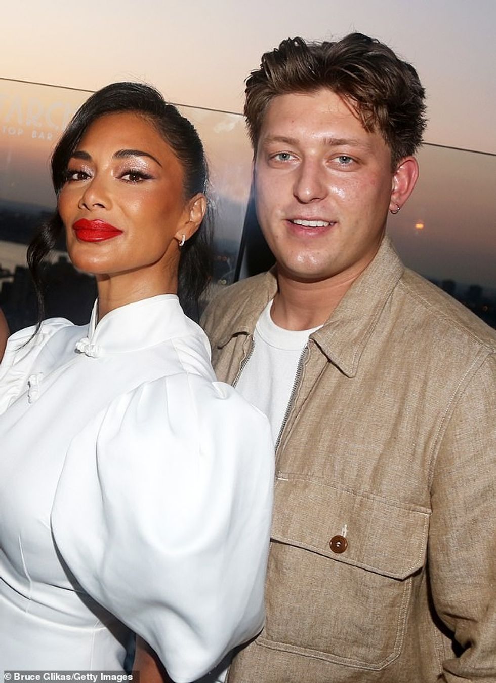 Ajo dhe bashkë-ylli Tom Francis fituan një Olivier për përpjekjet e tyre dhe Tom do t'i bashkohet sërish këngëtares Don't Cha kur shfaqja të hapet në Broadway në tetor.