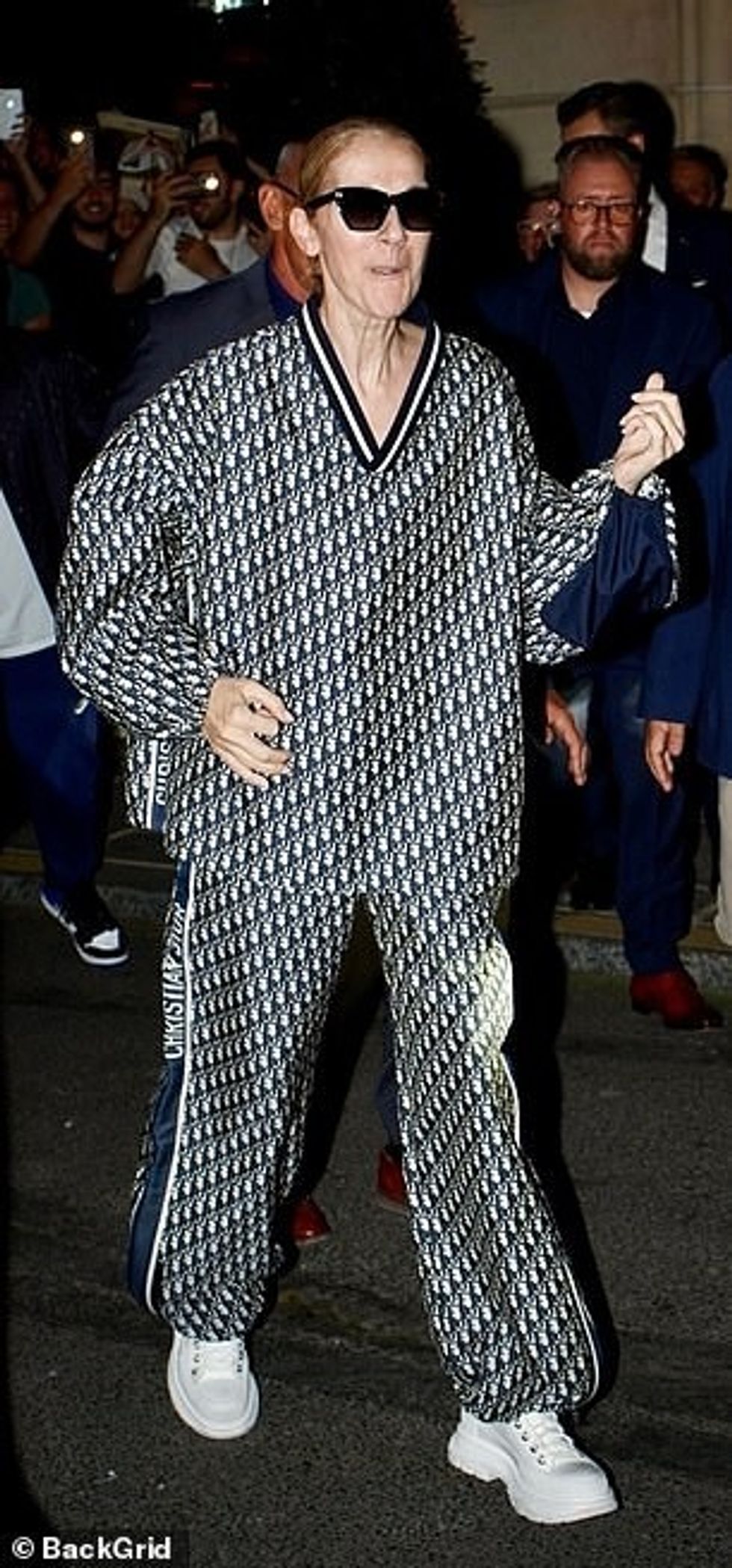 Ajo ishte e gjitha e buzëqeshur në dalje