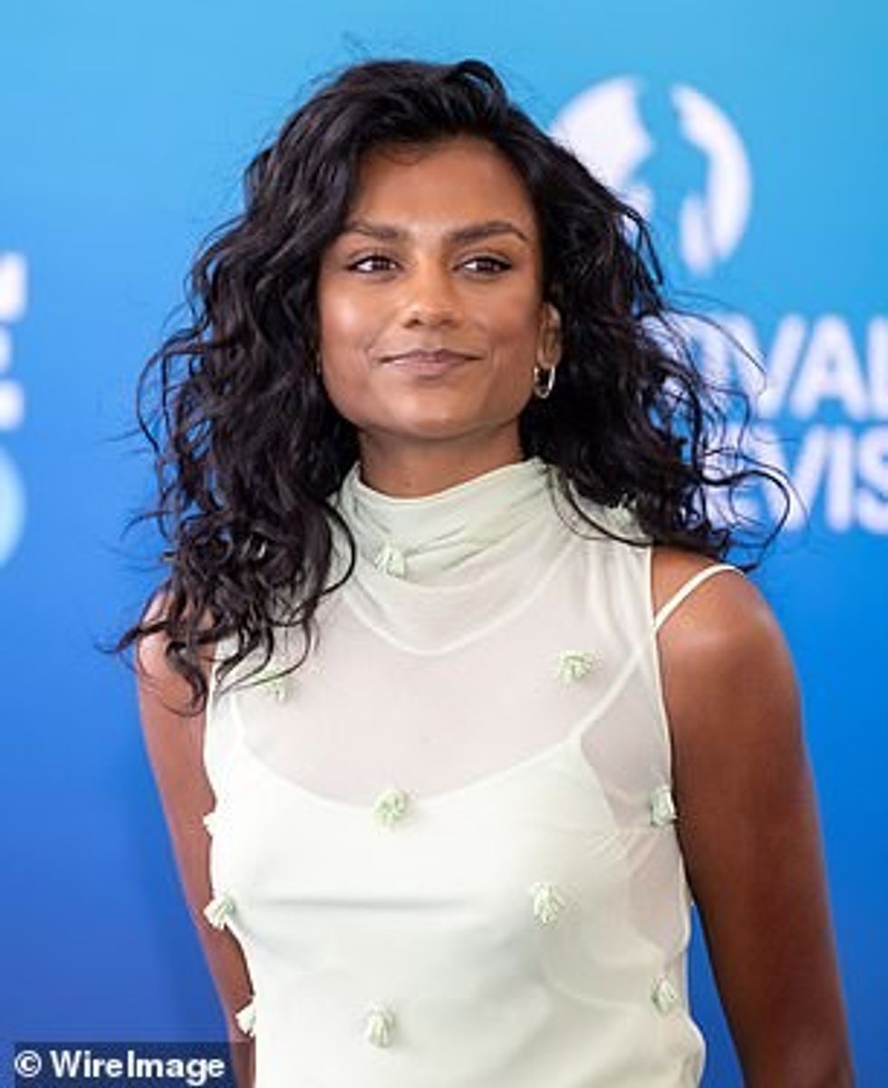 Ajo vjen pasi Simone tha se bashkë-ylli i saj në Bridgerton, Nicola Coughlan, 37 vjeç, është fokusuar plotësisht në punën e saj - dhe jo turpërimin e trupit nga trollët në internet.