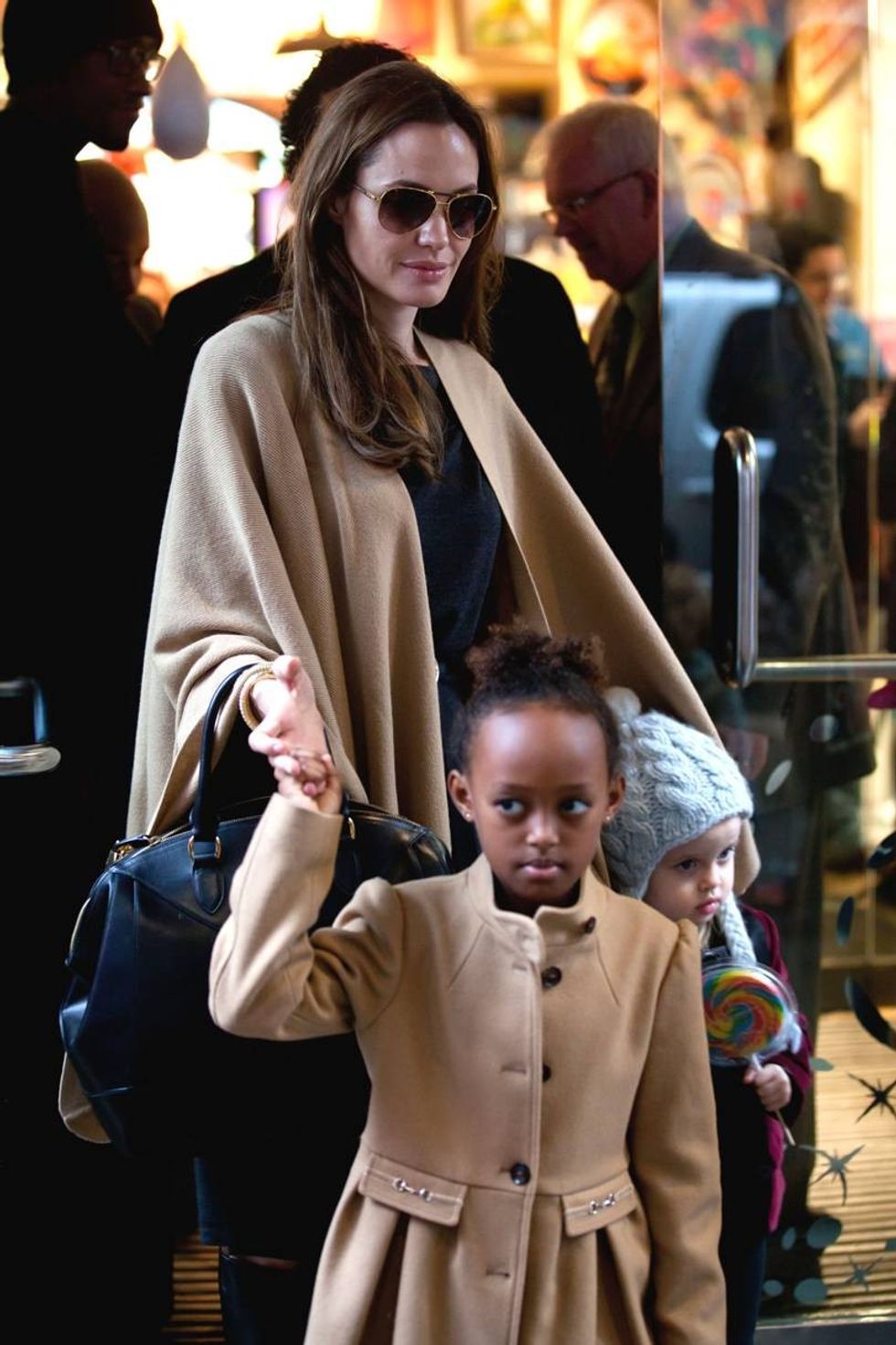 AJolie ZJolie gl 8dec11 PA b 1