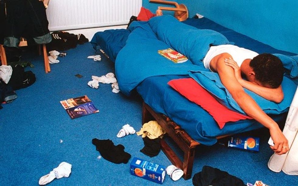 AK9C12 teenager 3557589b