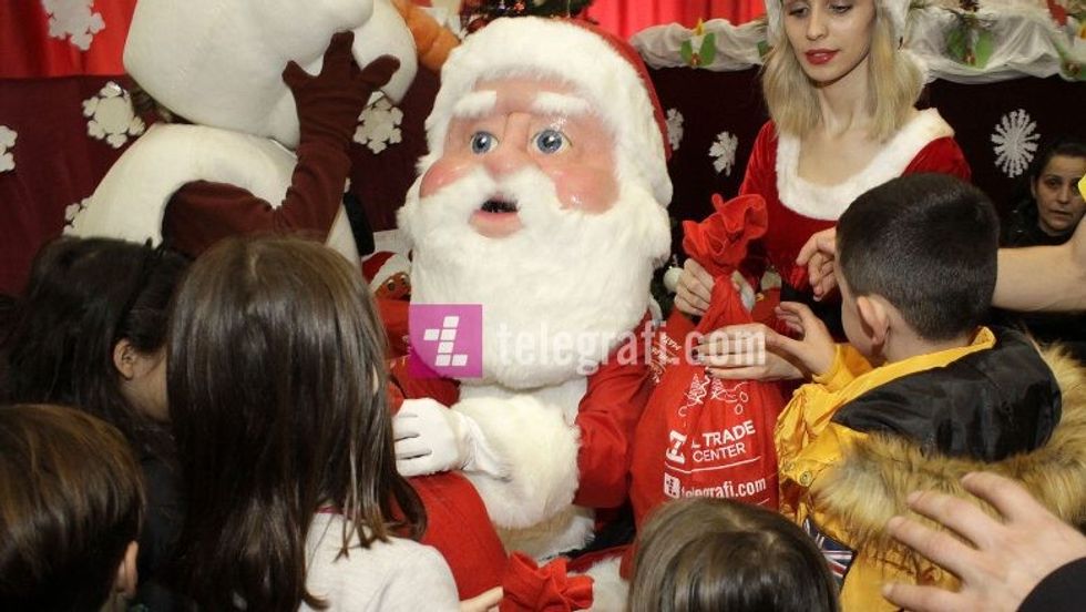 AL trade Telegrafi dhe Tatamata dhurata ne Sos fshatin foto Ridvan Slivova 10