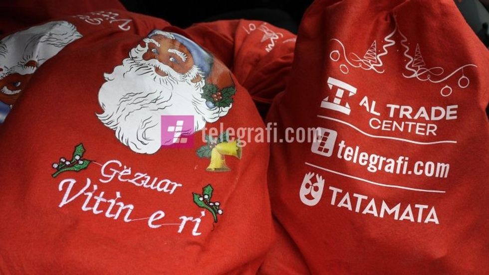 AL trade Telegrafi dhe Tatamata dhurata ne Sos fshatin foto Ridvan Slivova 2