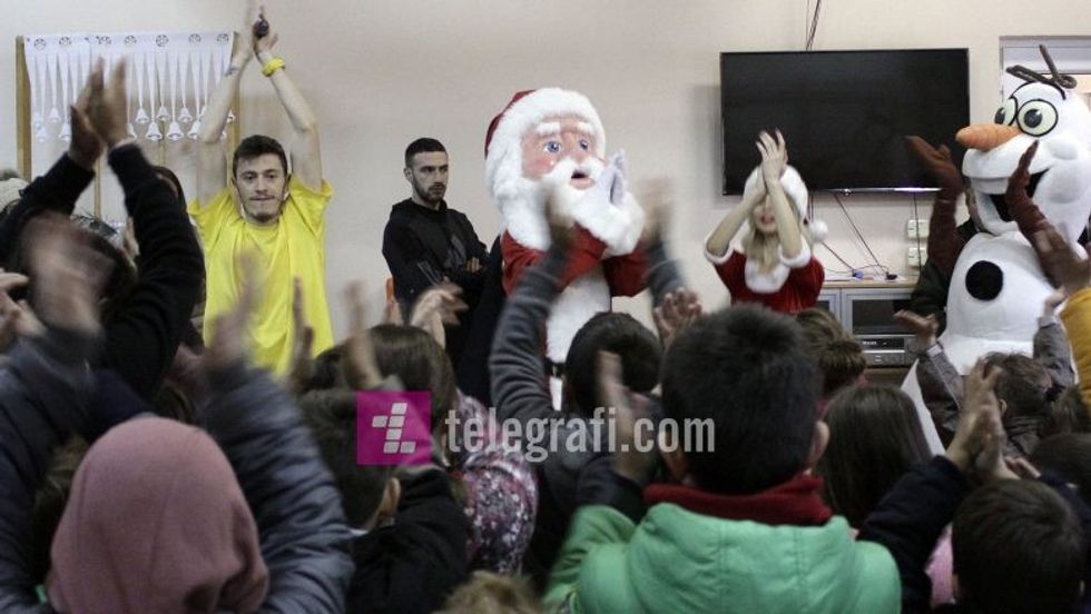 AL trade Telegrafi dhe Tatamata dhurata ne Sos fshatin foto Ridvan Slivova 9