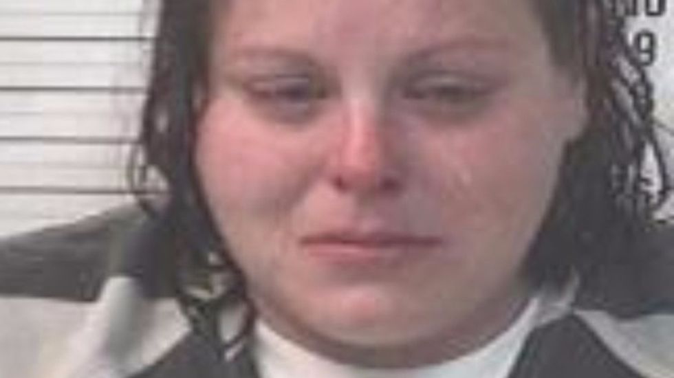 Alana Annette Savell pas marrje në pyetje, për shtënie me armë