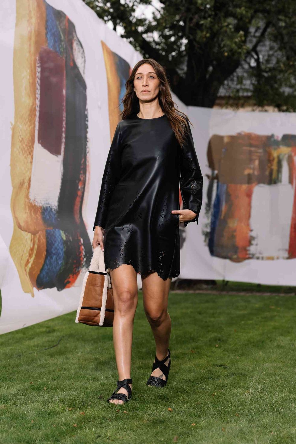 AlanaHadidRunway 8b329a177c2d41538c028a806e024b6c