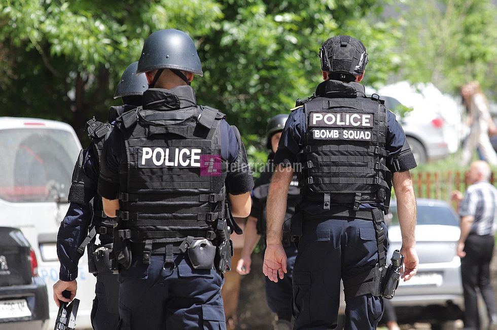 Alarm per bombe te Rektorati i UP se skuadra e bombave policia e kosoves foto Ridvan Slivova 85