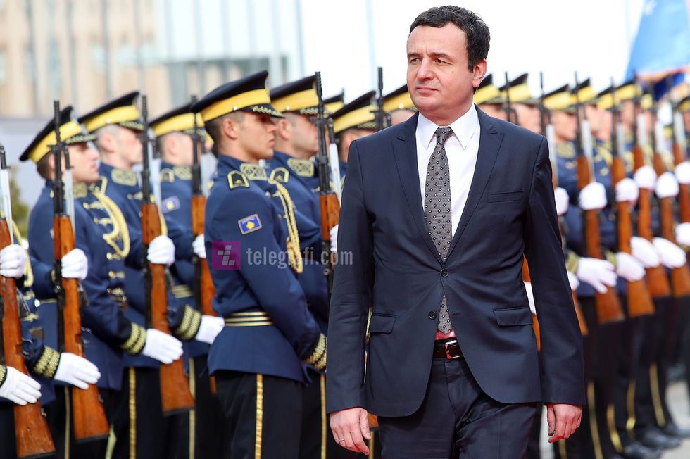 Albin Kurti pranim dorzimi i detyres kryeminister nga zevendeskryeministri Behgjet Pacolli Garda kombetare foto Ridvan Slivova 23