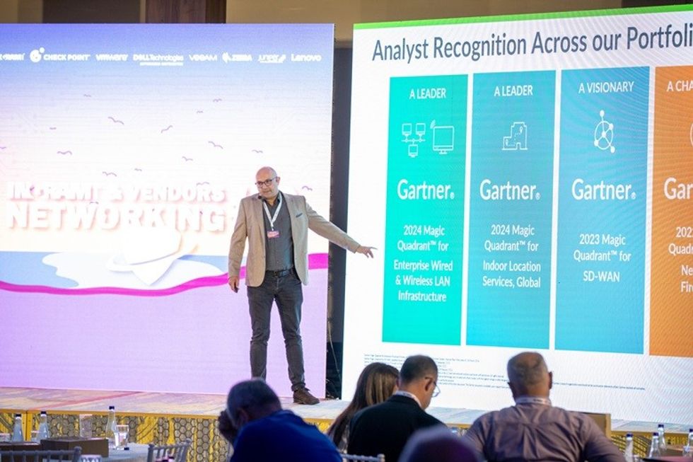 Александар Лакета менаџер за продажбаJuniper Networks. 1