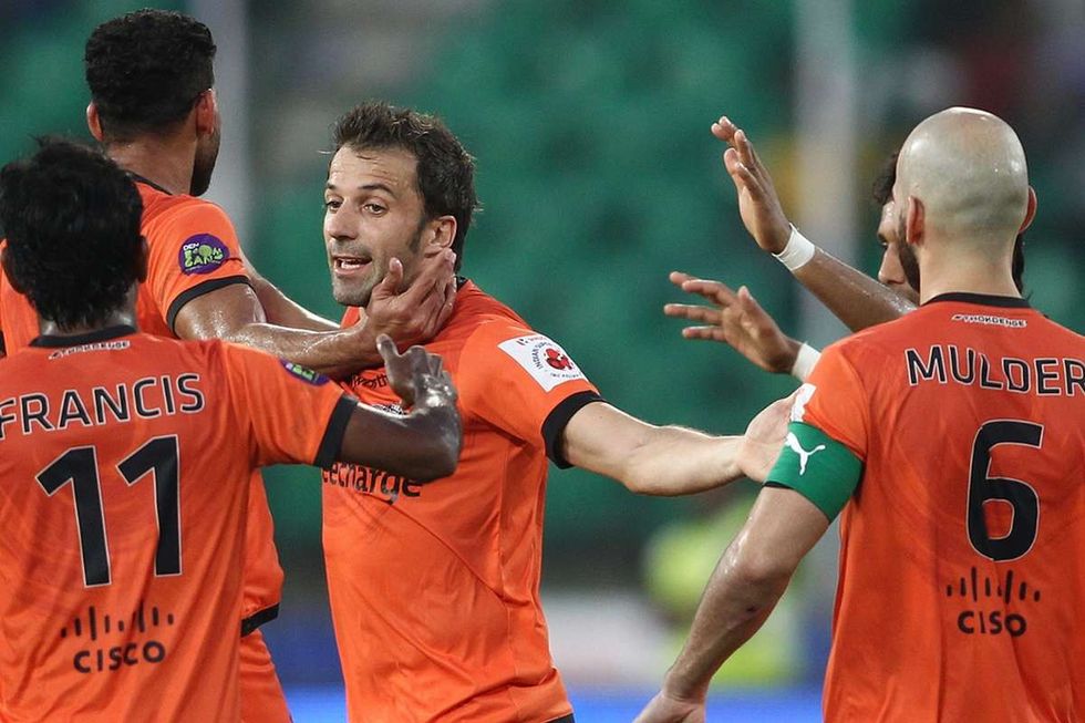 alessandro del piero of delhi dynamos fc celebrates goal with team mates during isl match against chennaiyin fc 1udptod5bcdt91i2fyqbwzskio