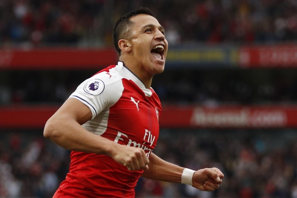 Alexis duke e festuar golin e parë në Derbin e Londrës