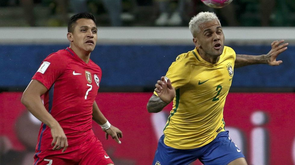 alexis sanchez dani alves chile brazil 1b7p51yxct0ev1nzc01jeeluhf