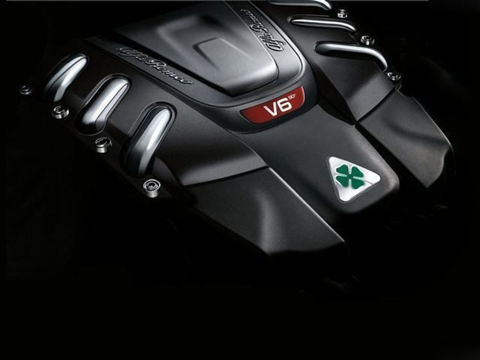 alfa-romeo-ben-te-ditur-cmimin-fillestar-te-modelit-giulia-qv-foto-10