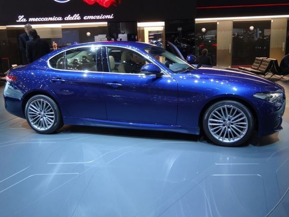 alfa-romeo-ben-te-ditur-cmimin-fillestar-te-modelit-giulia-qv-foto-5