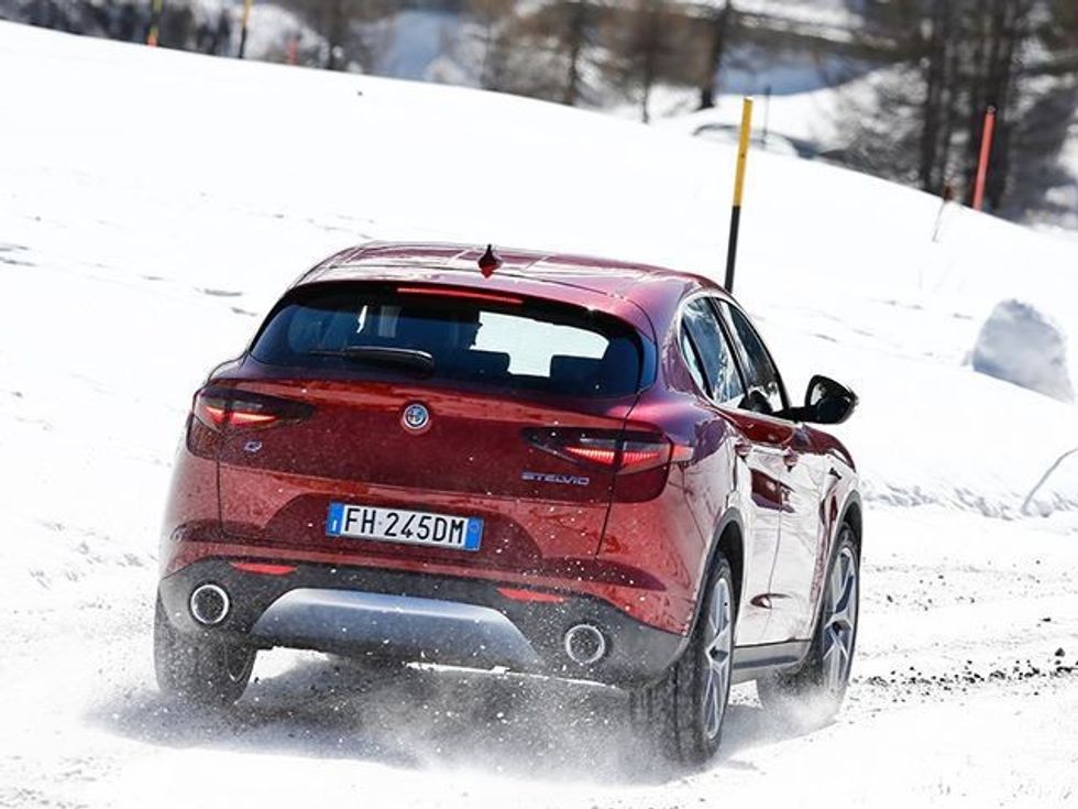 Alfa Romeo Stelvio ka çmim të ulët në krahasim me modelet rivale foto 4