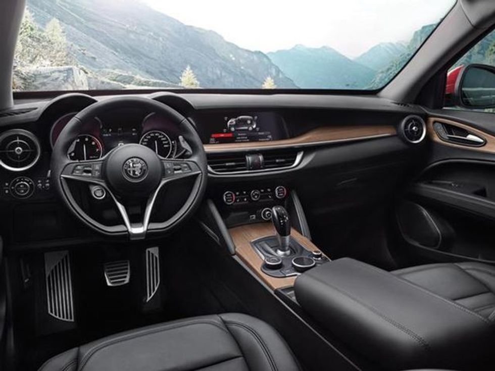 Alfa Romeo Stelvio ka çmim të ulët në krahasim me modelet rivale foto 5