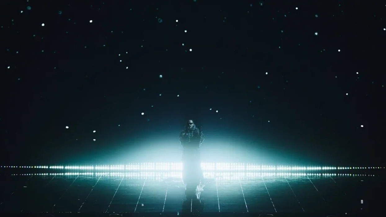 Shqipëria bën provën e parë në skenën e 'Eurovision 2026', performanca e Alis duket të jetë "misterioze"