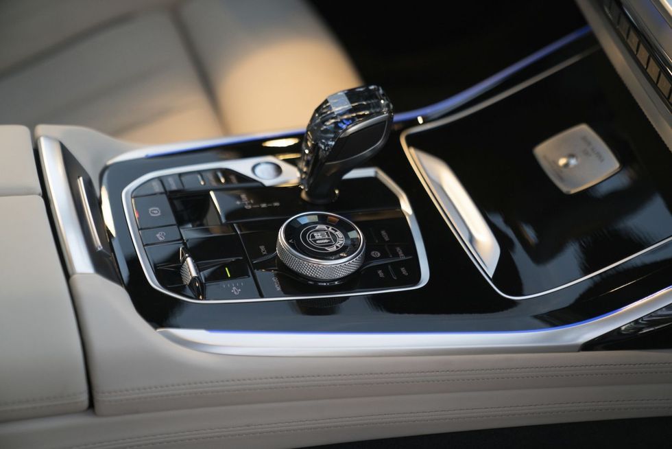 alpina xb7 interior 3