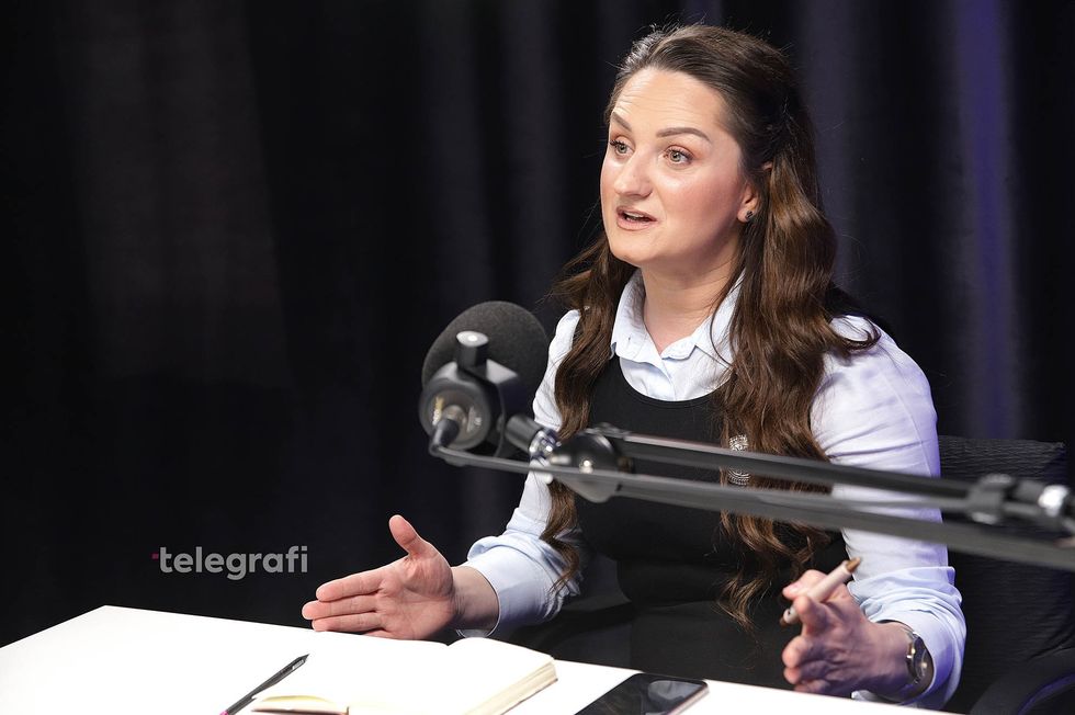 Amantina Pervizaj Kelmendi DrSc Neuroshkence Kognitive dhe Gjuhesi podcast interviste foto Ridvan Slivova 10