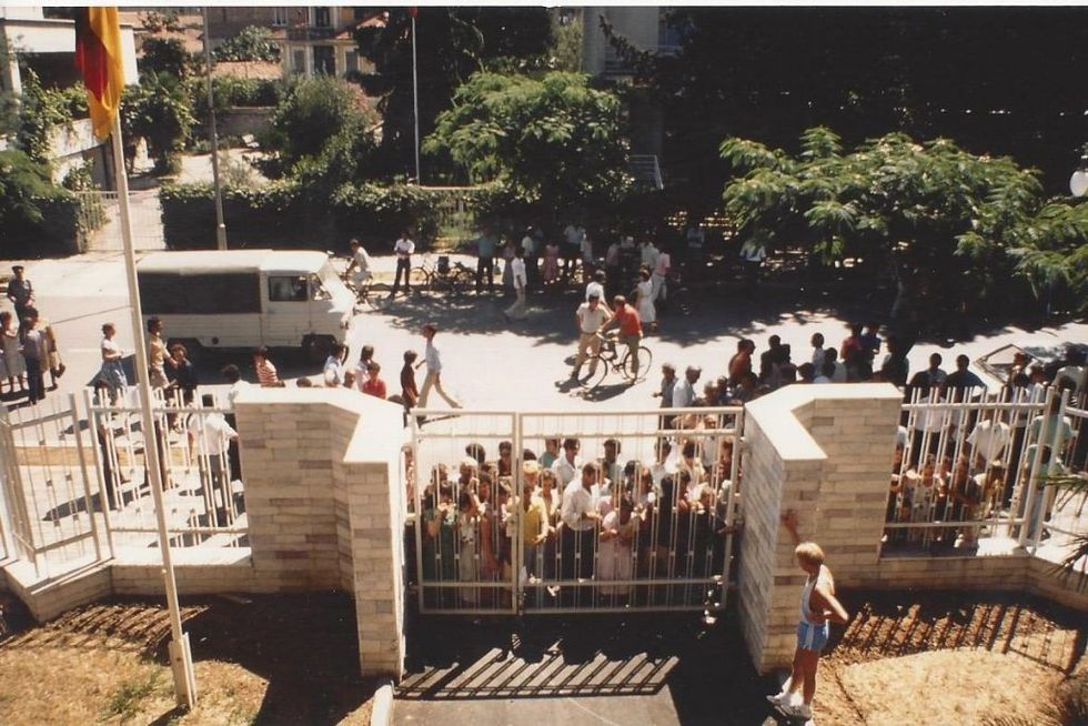 ambasada gjermane 1990 b