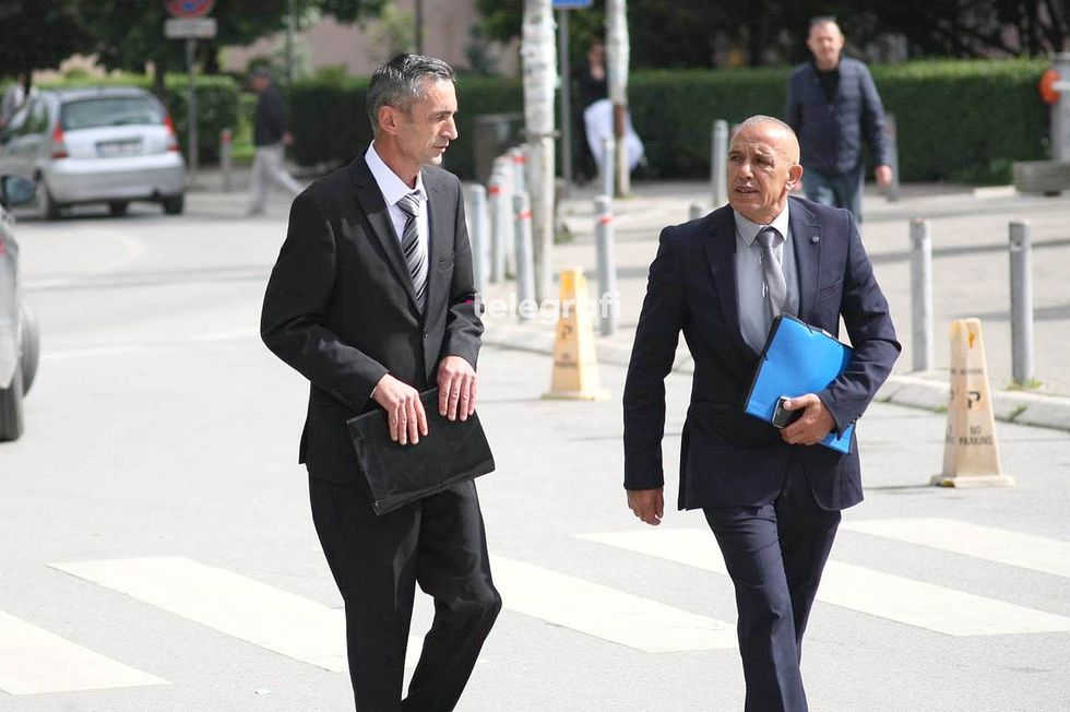 Ambasadori amerikan ne Kosov Jeff Hovenier mban takim me kryetaret e komunave veriore Ilir Peci dhe Izmir Zeqiri foto Ridvan Slivova 1