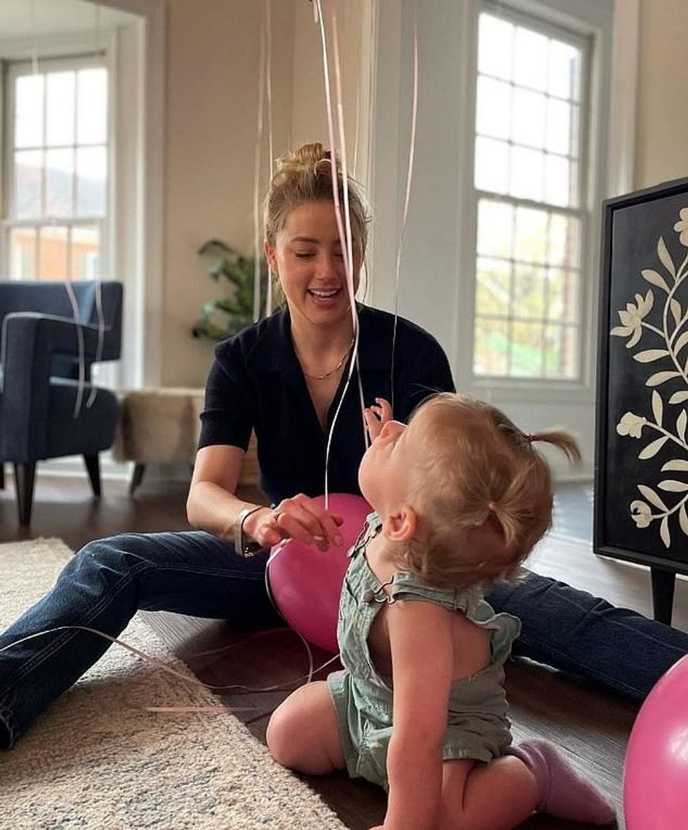 Amber është parë këtu në 2022 me vajzën e saj Oonagh