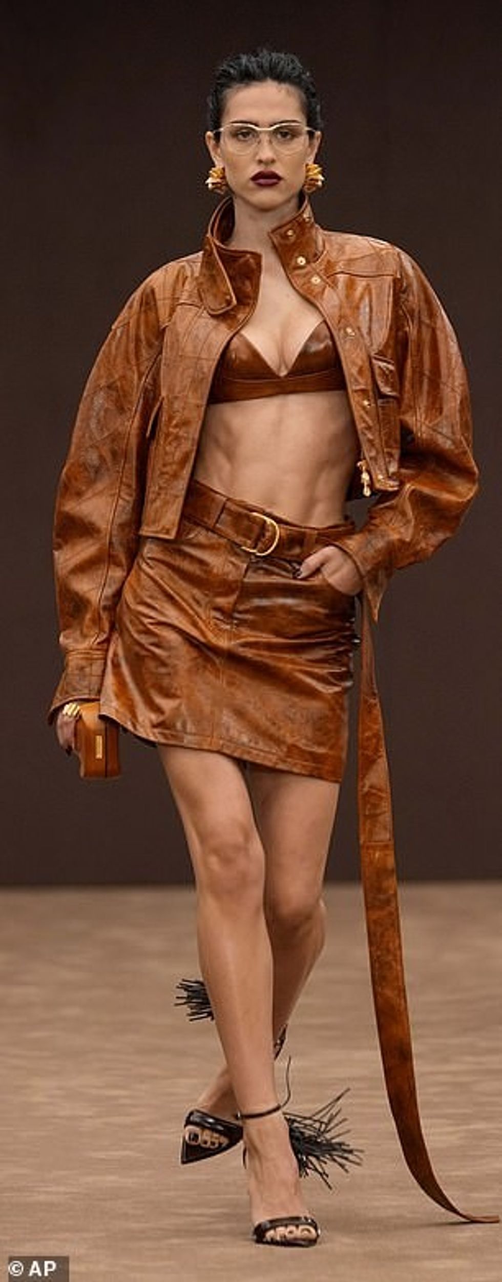 Amelia tregoi barkun e saj të valëzuar në pistën e Ferrarit