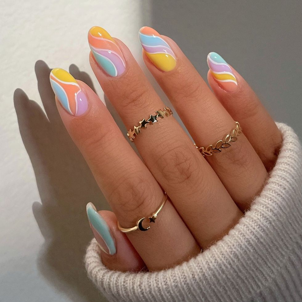 amy le pastel swirl nails