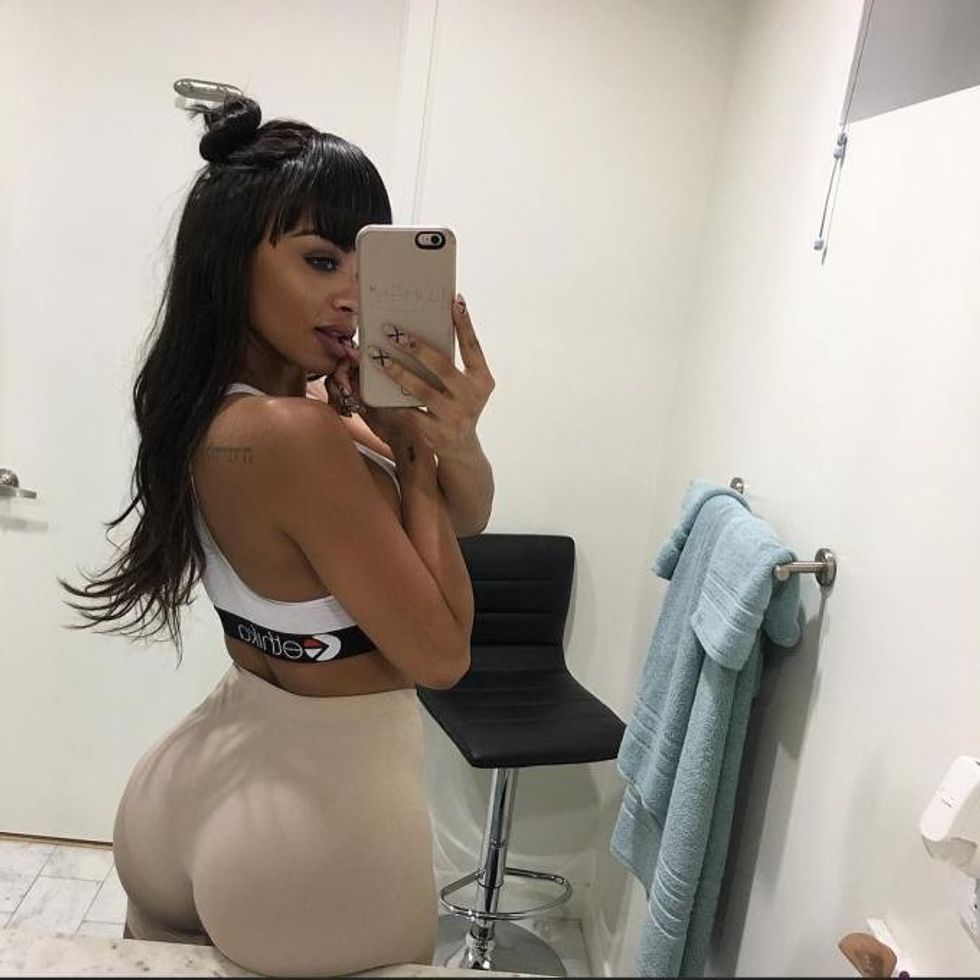 analicia 4