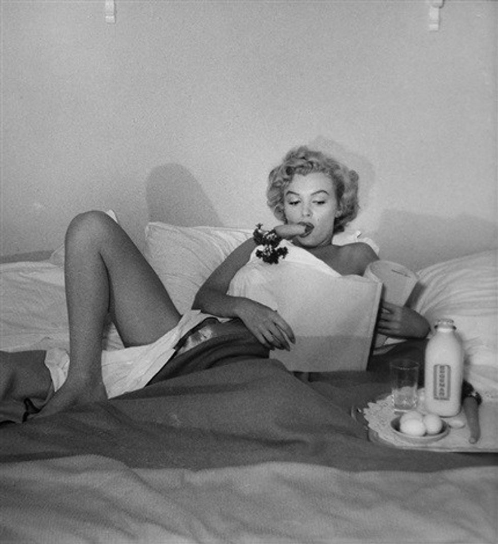 andré de dienes marilyn monroe breakfast in bed