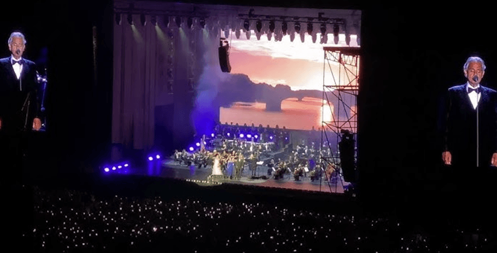 Andrea Bocelli spektakël në Stamboll - një koncert që la publikun pa frymë
