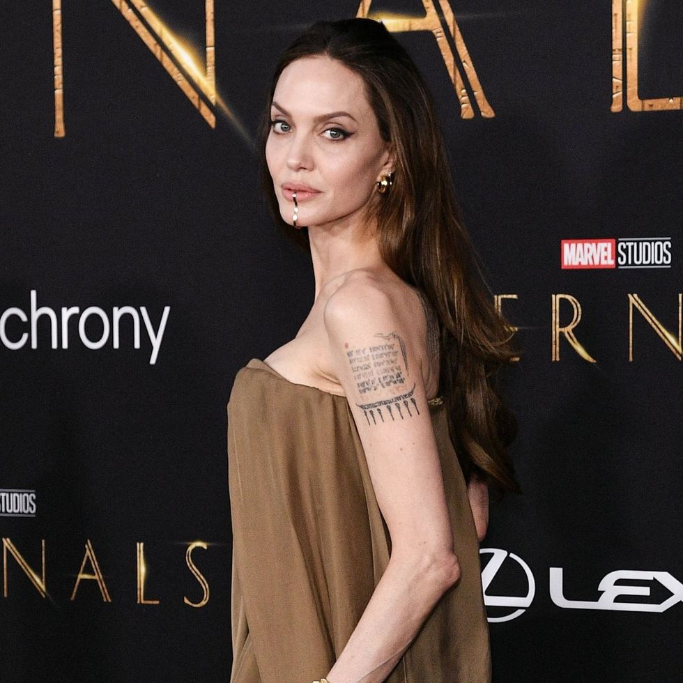 Angelina Jolie Brings Her 5 Youngest Kids Eternals Premiere Coordinating Looks 0001