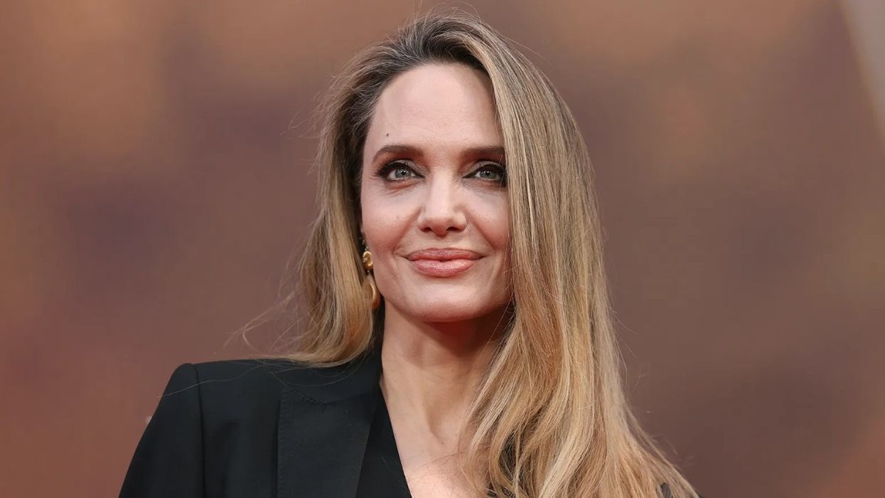 Angelina Jolie thotë se dëshiron të largohet nga Hollywoodi, por nuk mundet për shkak të parave Angelina Jolie thotë se dëshiron të largohet nga Hollywoodi, por nuk mundet për shkak të parave
