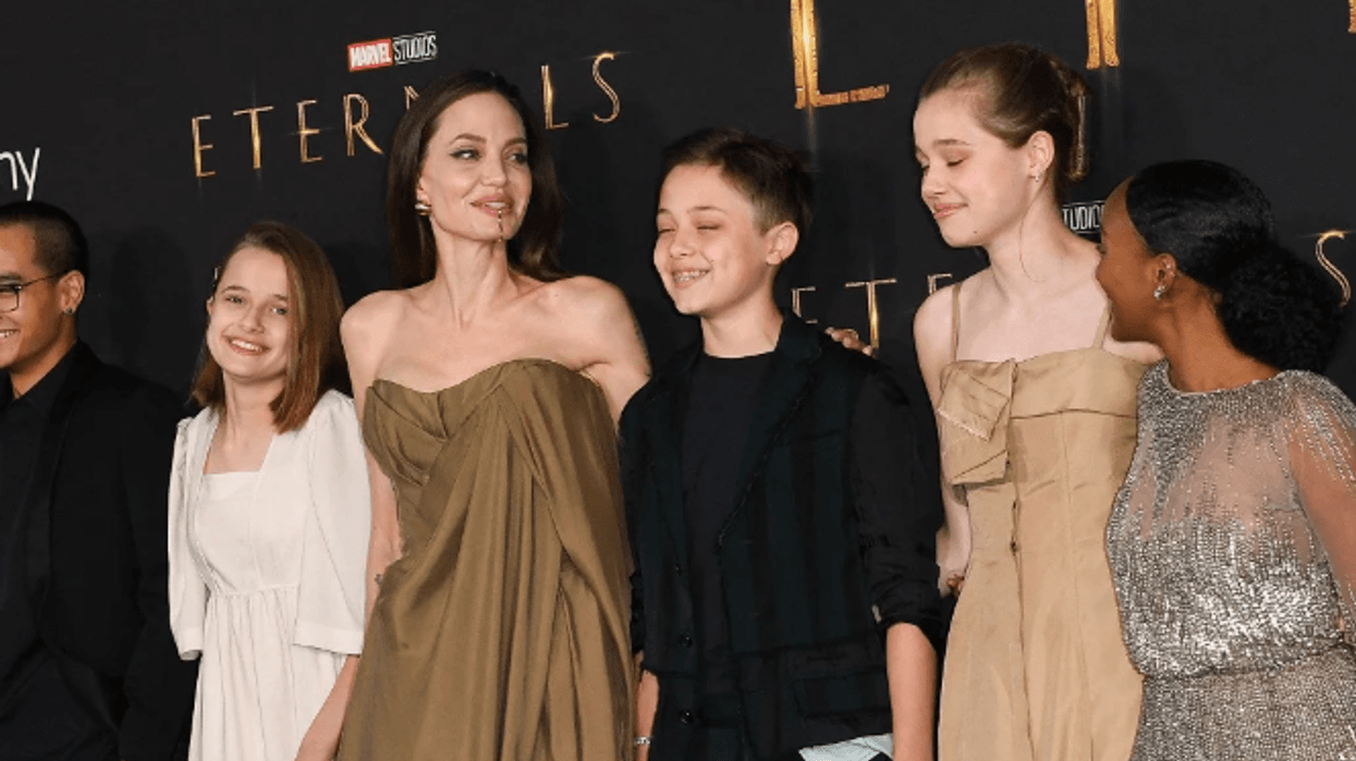 Vivienne Jolie-Pitt heq dorë nga mbiemri i Brad Pitt, thellohet përçarja familjare Vivienne Jolie-Pitt heq dorë nga mbiemri i Brad Pitt, thellohet përçarja familjare