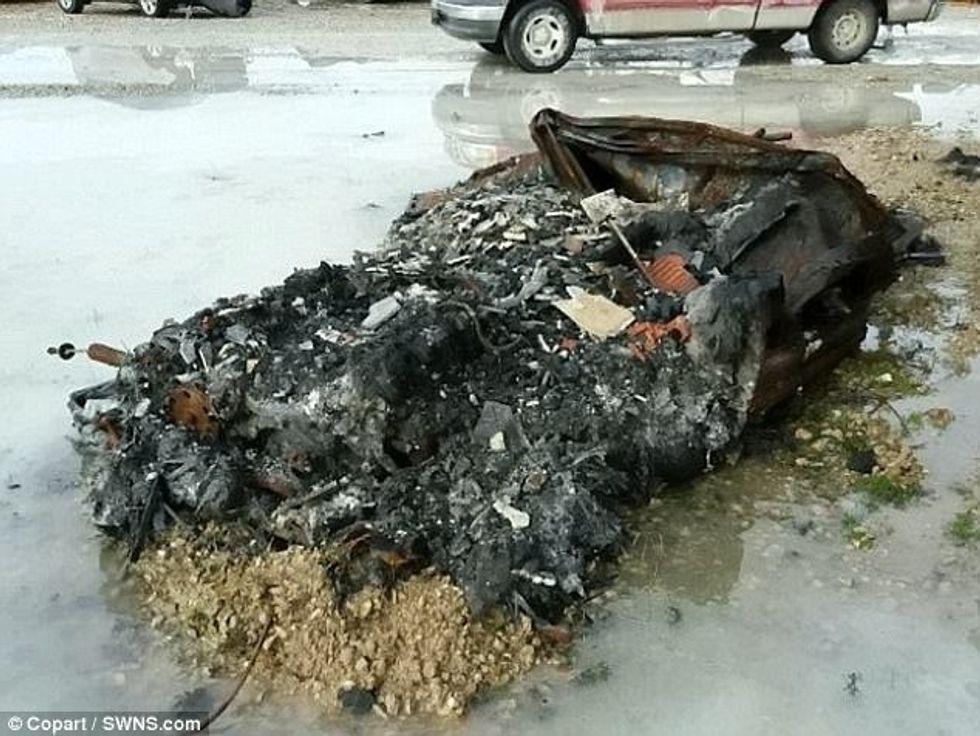 Ankand për një Chevrolet Corvette që është djegur tërësisht foto 3