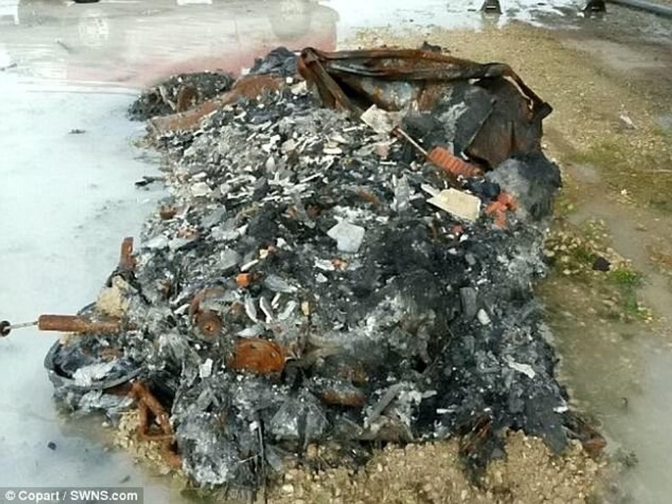 Ankand për një Chevrolet Corvette që është djegur tërësisht foto 7